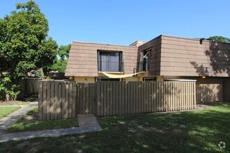Building Photo - 606 6th Ct