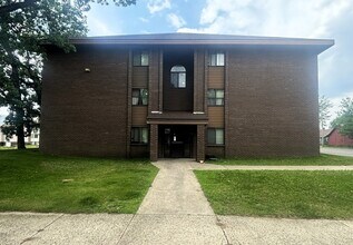 Building Photo - 817 6th Ave S