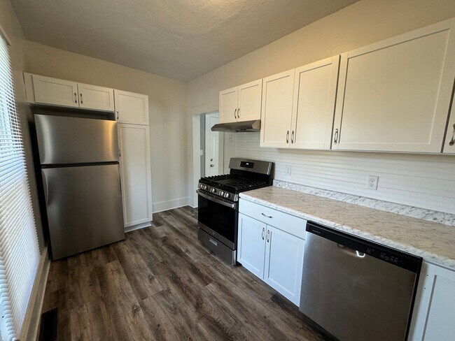 Building Photo - Newly Remodeled 2-Bed, 1-Bath Home in Hami...