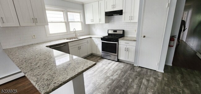 Building Photo - 294 Seaton Ave