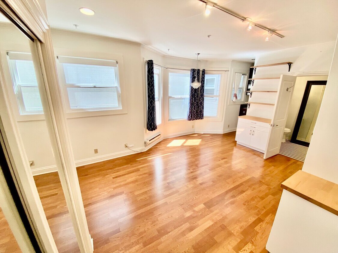 Primary Photo - Two Weeks Free!! Gorgeous Boutique Studio ...