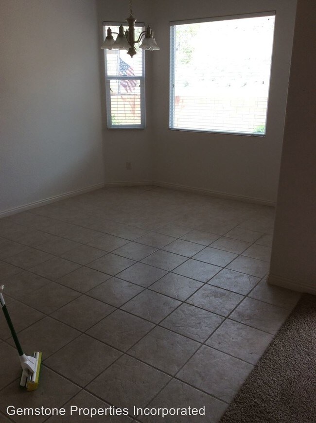 Building Photo - 2371 S 675 W