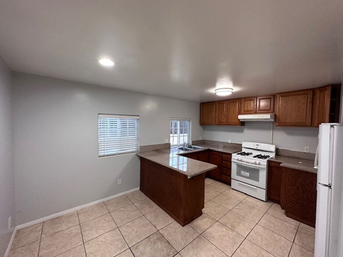 Foto principal - Charming 2 bed+1 bath + bonus office avail...