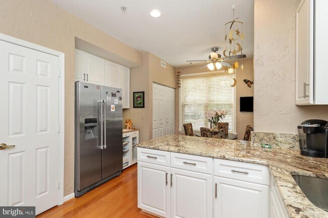 Foto del edificio - 8806 Howard Forest Ln