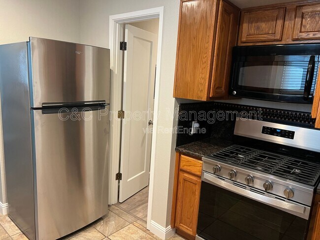 Foto del edificio - 143 Gleason Ave