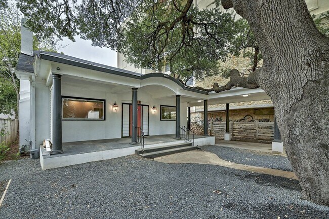 Building Photo - 2511 San Gabriel St