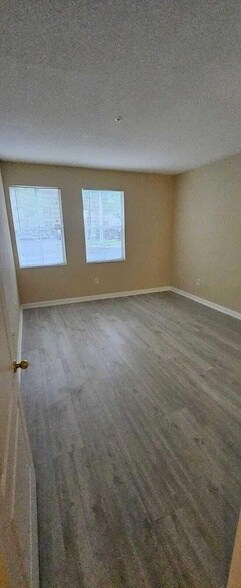 Building Photo - 2102 Shoma Dr