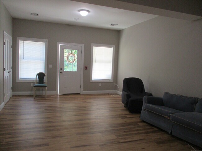 Building Photo - 1484 CT-171