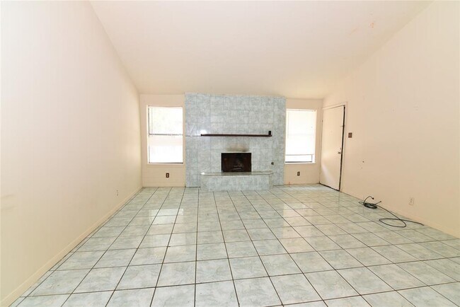 Building Photo - 8916 Carousel Ln