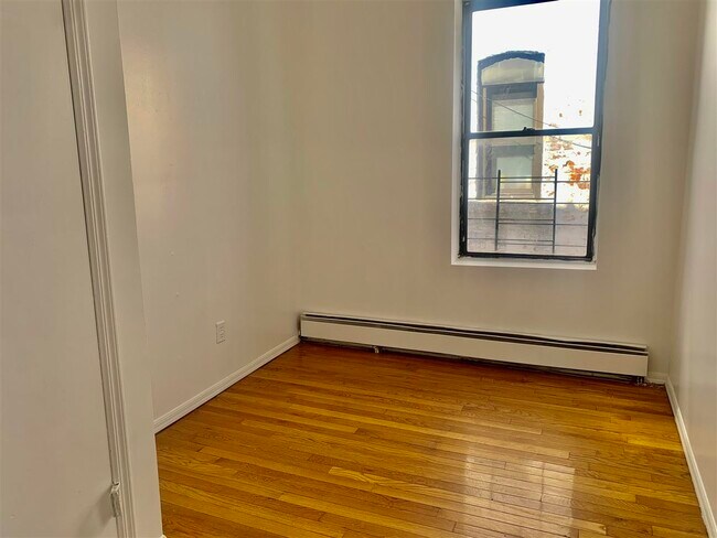 Building Photo - 64 Tuers Ave