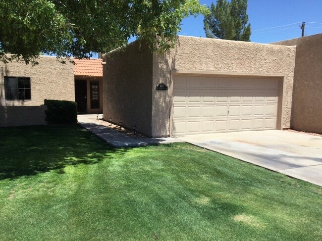 Building Photo - 8460 E Malcomb Dr