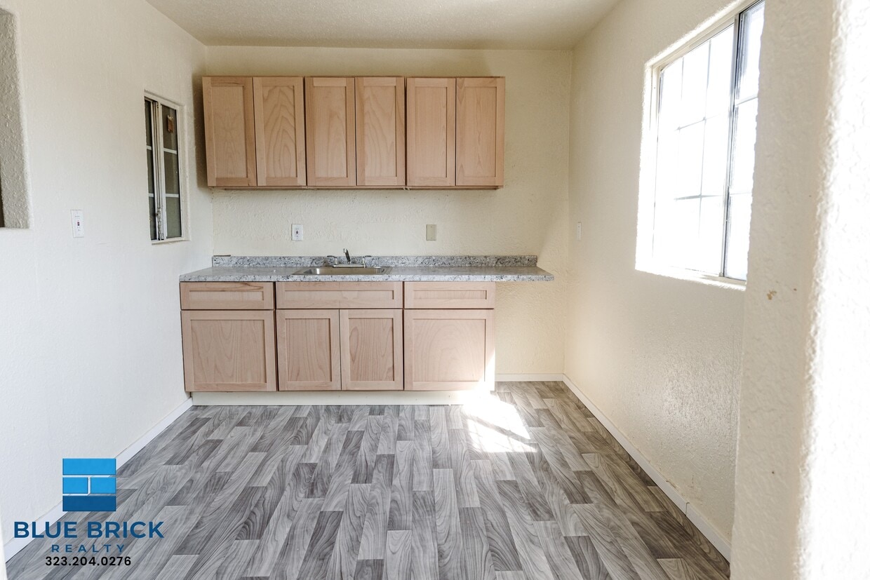 Photo - 1403 W 53rd St-