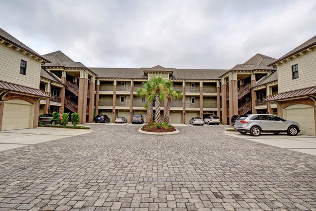 Foto del edificio - 6825 Mayfaire Club Dr