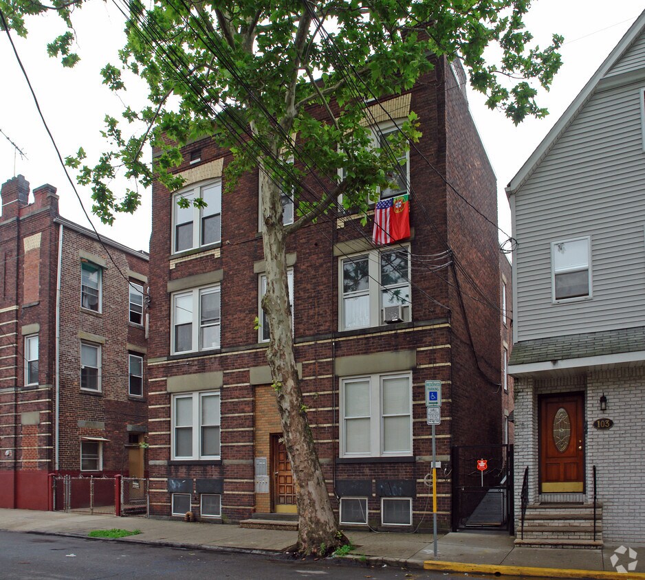 Building Photo - 105-107 Darcy St