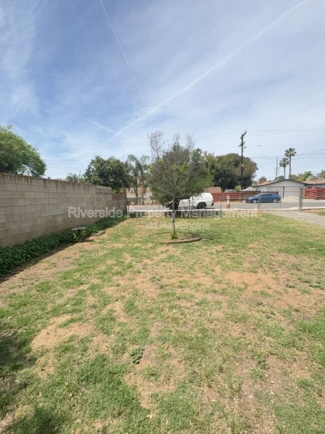 Building Photo - 4185 Selma Ave