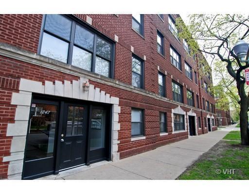 Building Photo - 1249 W Roscoe St