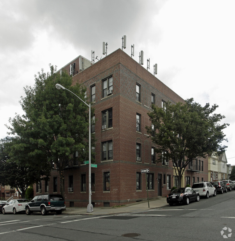 Foto del edificio - 43-76 163rd St