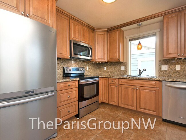Building Photo - Gorgeous 2011 Downtown Kirkland 1BR Apt * ...