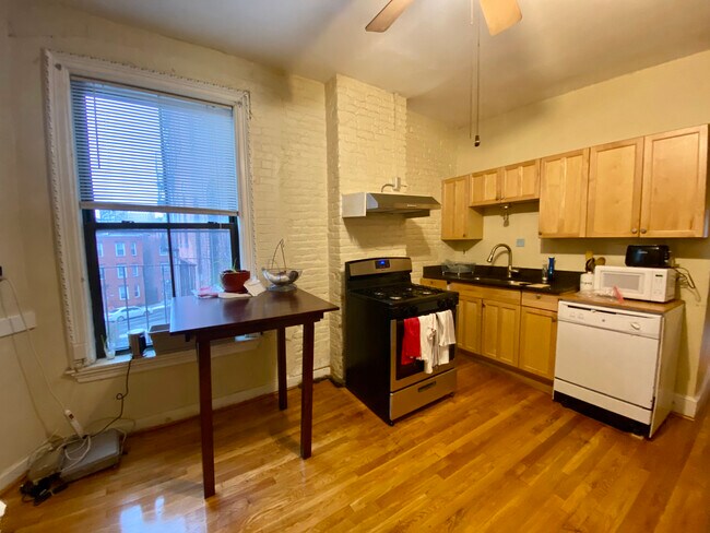 Building Photo - 86 Hammond St