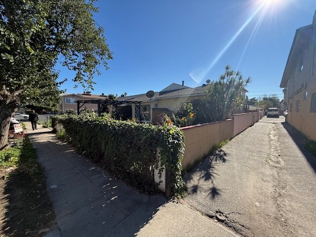 Foto del edificio - 14122 Delano St