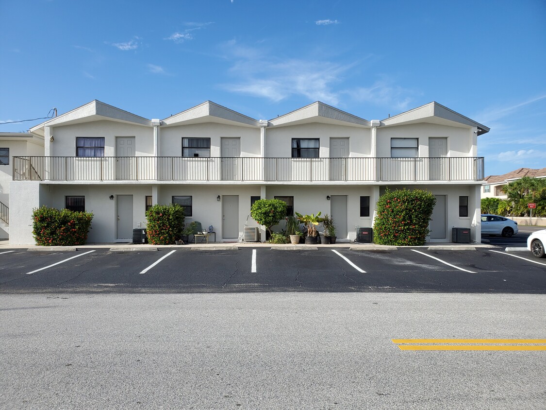 382 S Orlando Ave Unit 1, Cocoa Beach, FL 32931 Apartments in Cocoa