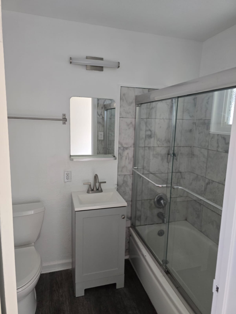 Building Photo - 351 Swan Way