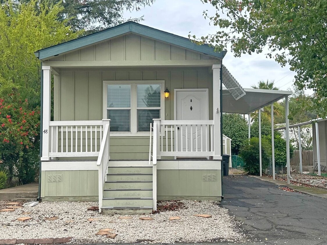 Primary Photo - 1221 E Cypress Ave