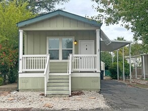 Building Photo - 1221 E Cypress Ave