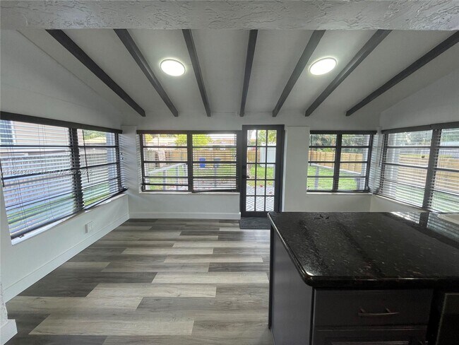 Foto del edificio - 1435 Wiley St