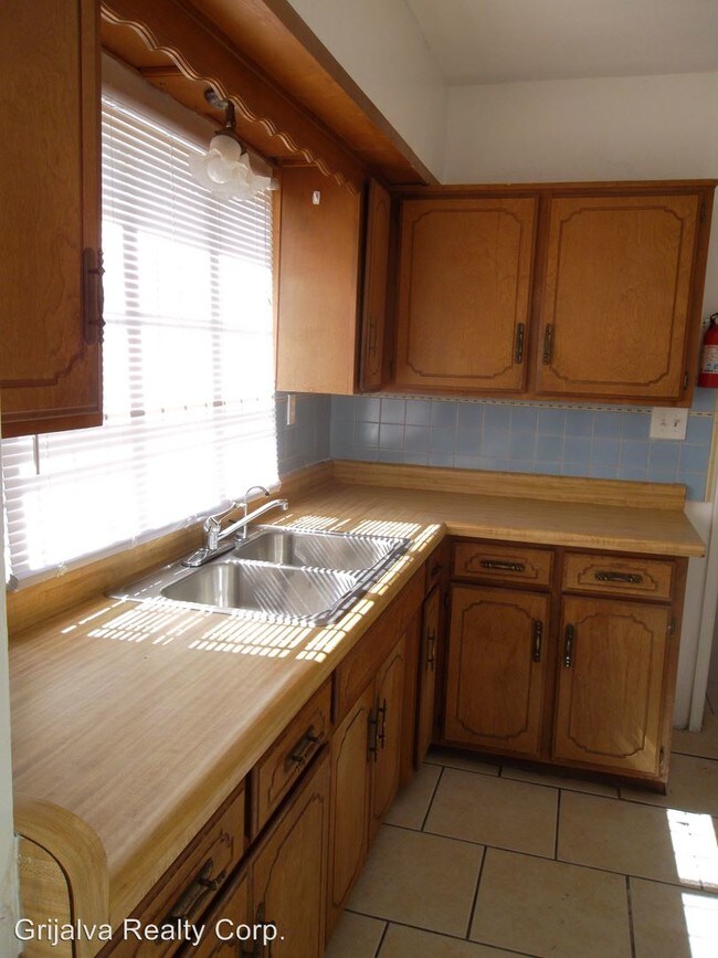 Building Photo - 2 br, 1 bath House - 125 E. 40th St.