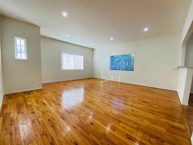 Foto del edificio - 7515 De Longpre Ave