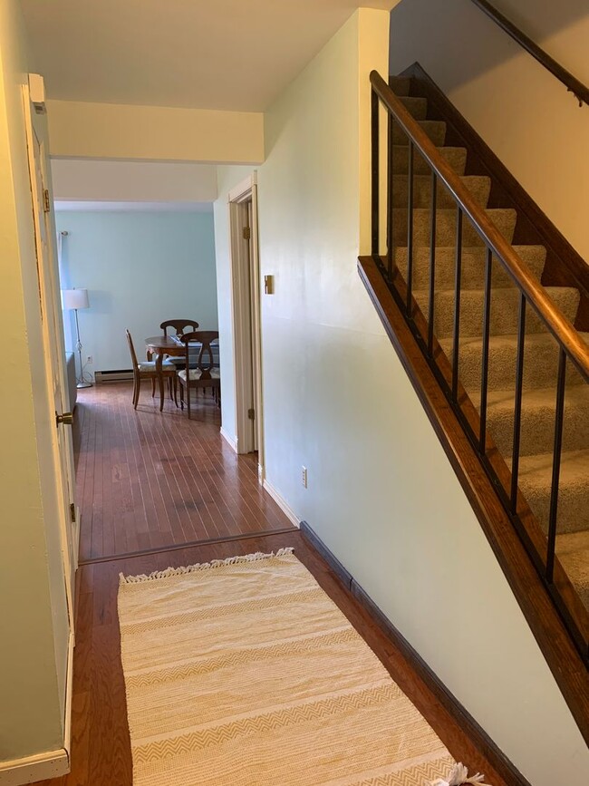 Foto del edificio - Haverford Circle renovated 3 Bedroom Townhome