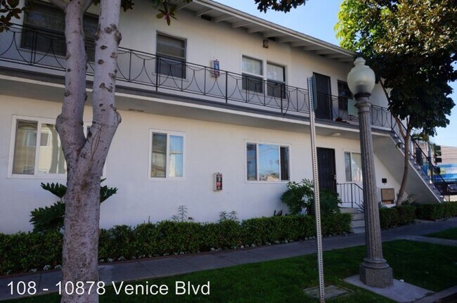 Foto del edificio - 10878 Venice Blvd