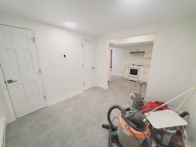 Building Photo - 47 Lindale St