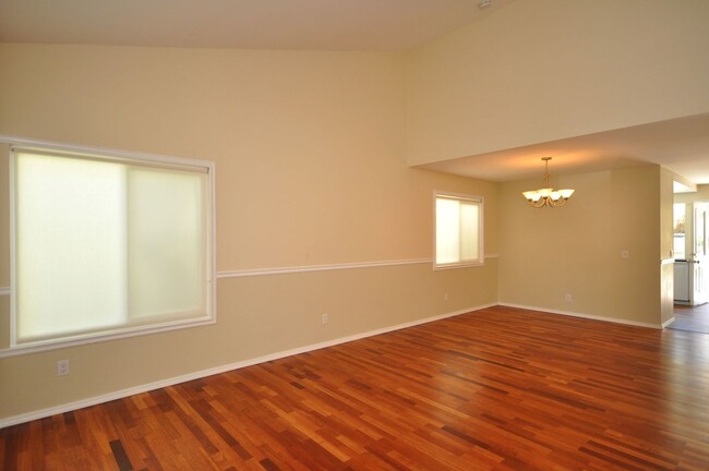 Building Photo - 3BR Home with Spacious Patio!!!