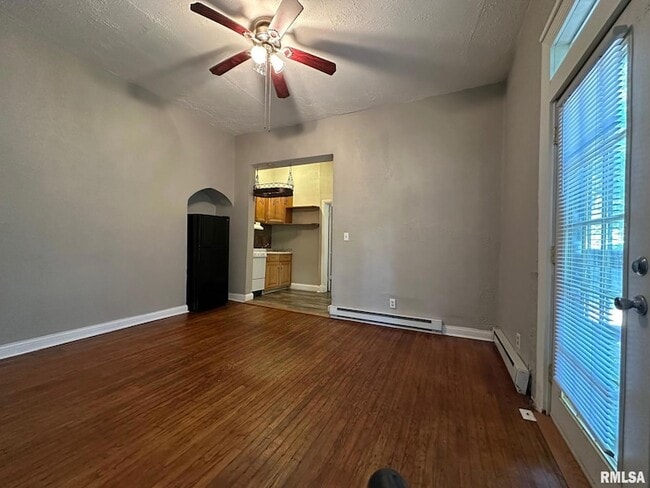 Building Photo - 333 S Douglas Ave