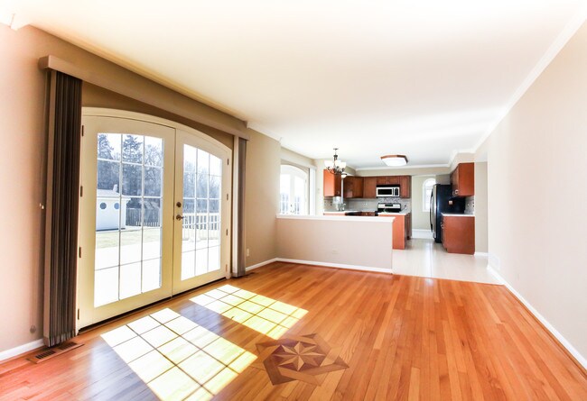 Building Photo - 600 Chesterfield Ln