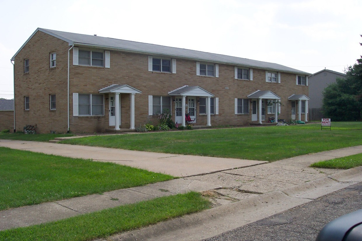 2148 Kenyon St, Louisville, OH 44641 Townhome Rentals in Louisville