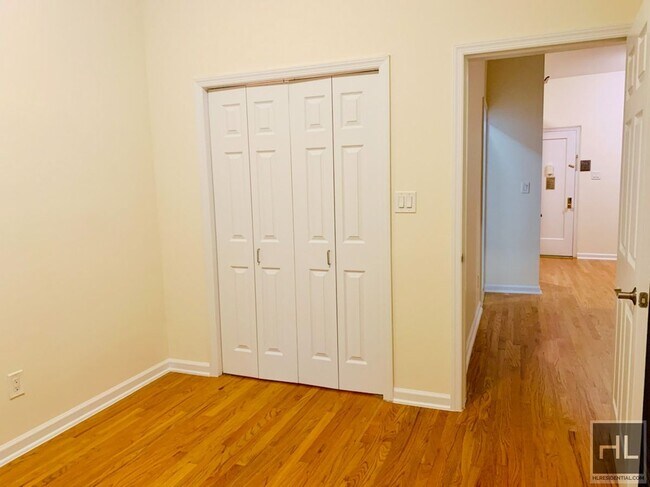 Building Photo - GRAND STREET