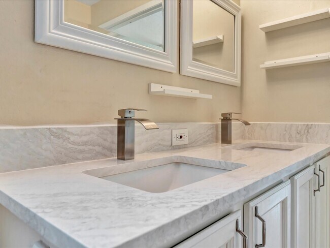 Baño principal - 5105 39th St W