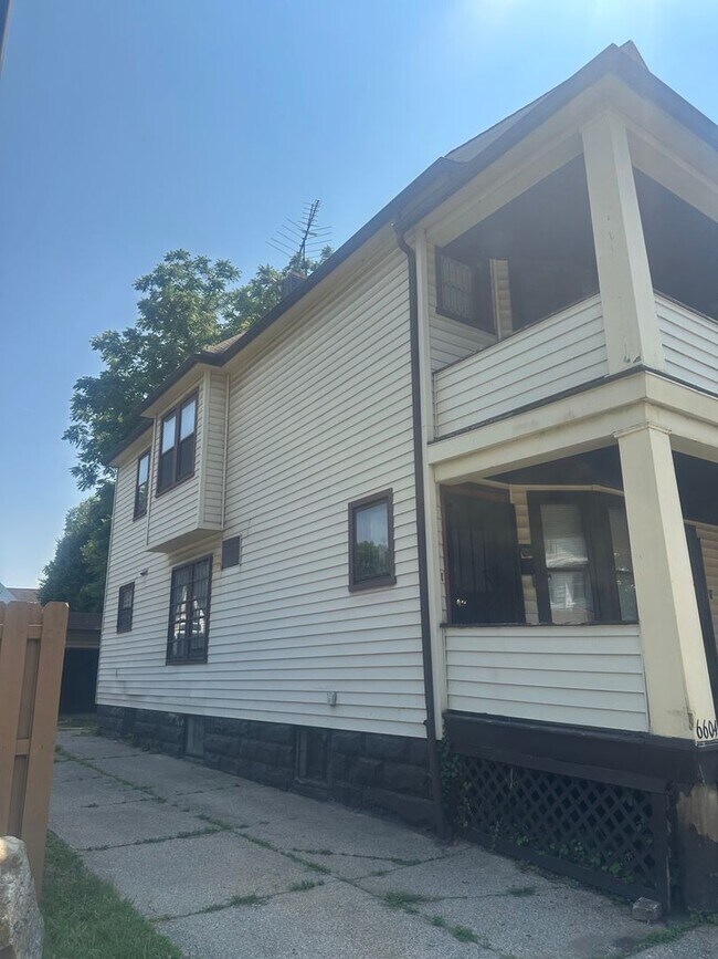 Building Photo - 6604 Bonna Ave