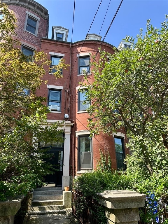 Building Photo - 179 Webster St