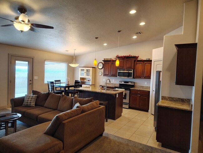 Foto del edificio - Cozy 3 Bedroom, 2 Bathroom Home in Washington!