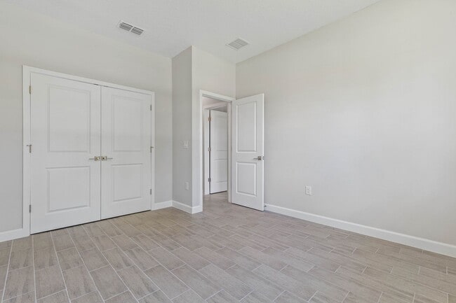 Building Photo - 2606 NW 25th Pl