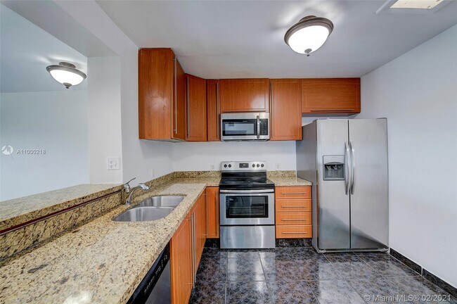 Foto del edificio - 110 S Shore Dr