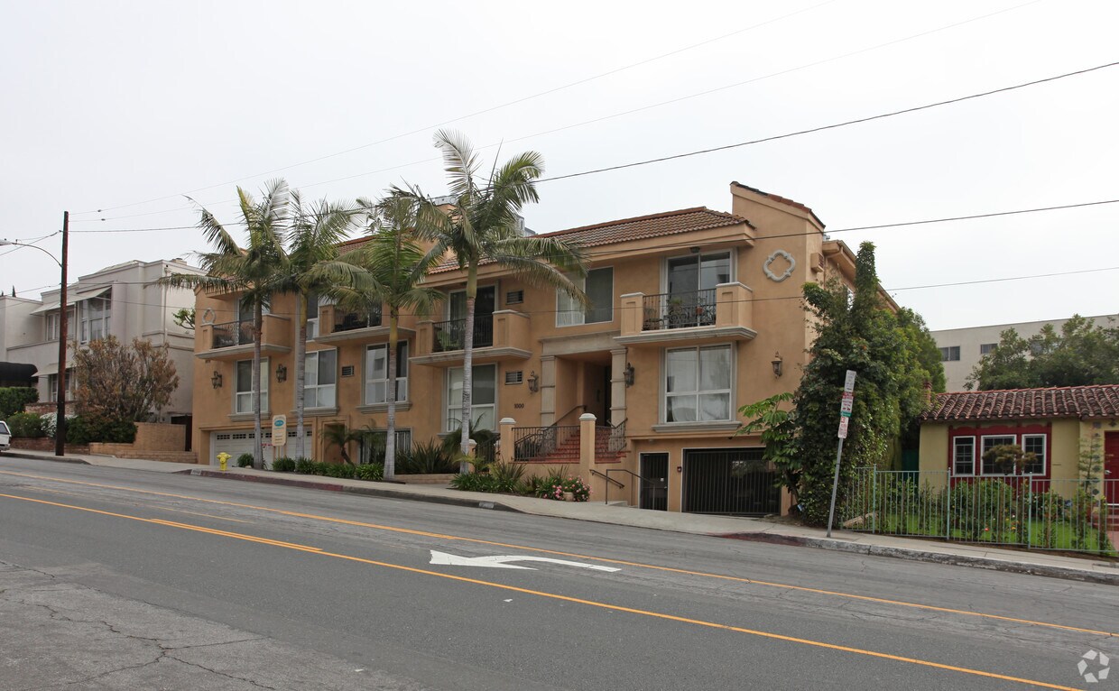 Foto principal - 1000 N Doheny Dr