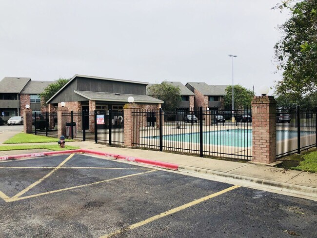 Building Photo - River Bend Apartments