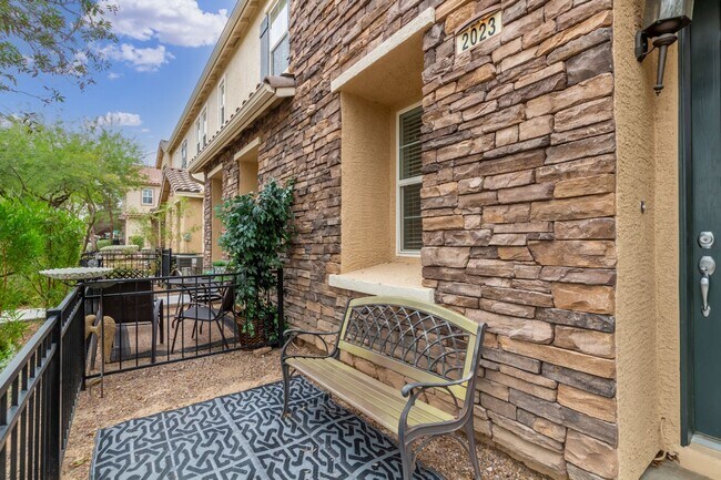 Building Photo - INSPIRADA TOWNHOME-TWO PRIMARY BEDROOMS, E...