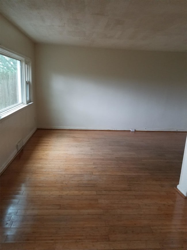 Building Photo - 8 Paynter Dr