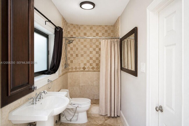 Foto del edificio - 3208 Beacon St
